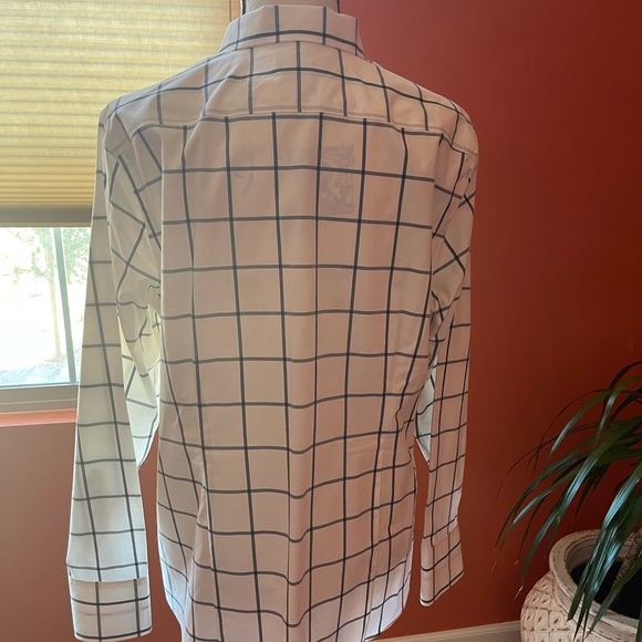 Lands End No iron, no wrinkle dress shirt - Picture 2 of 2